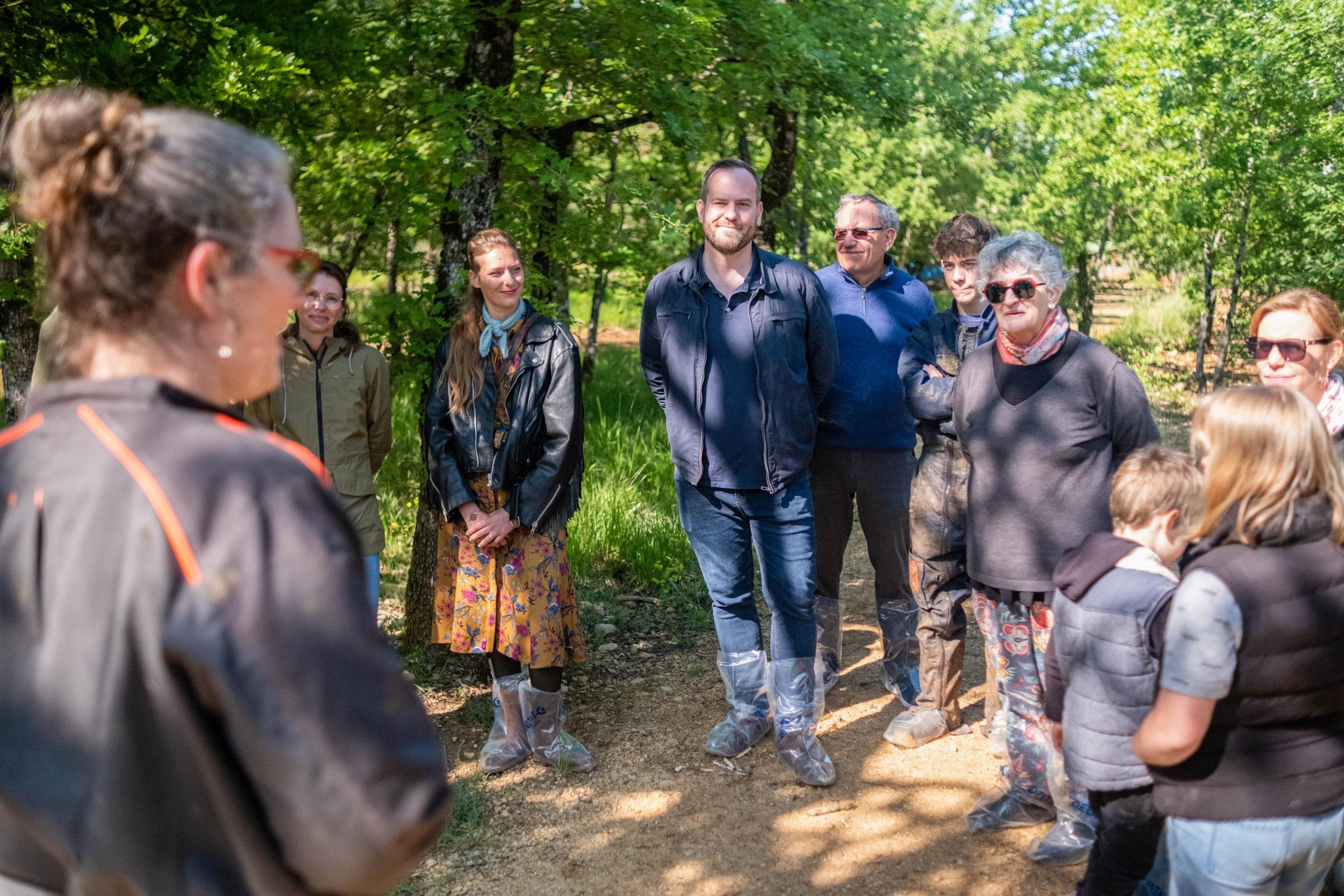 Wecandoo - Visitez une ferme de porc noir gascon et dégustez de la charcuterie avec Noellie et Eric - Image n°5