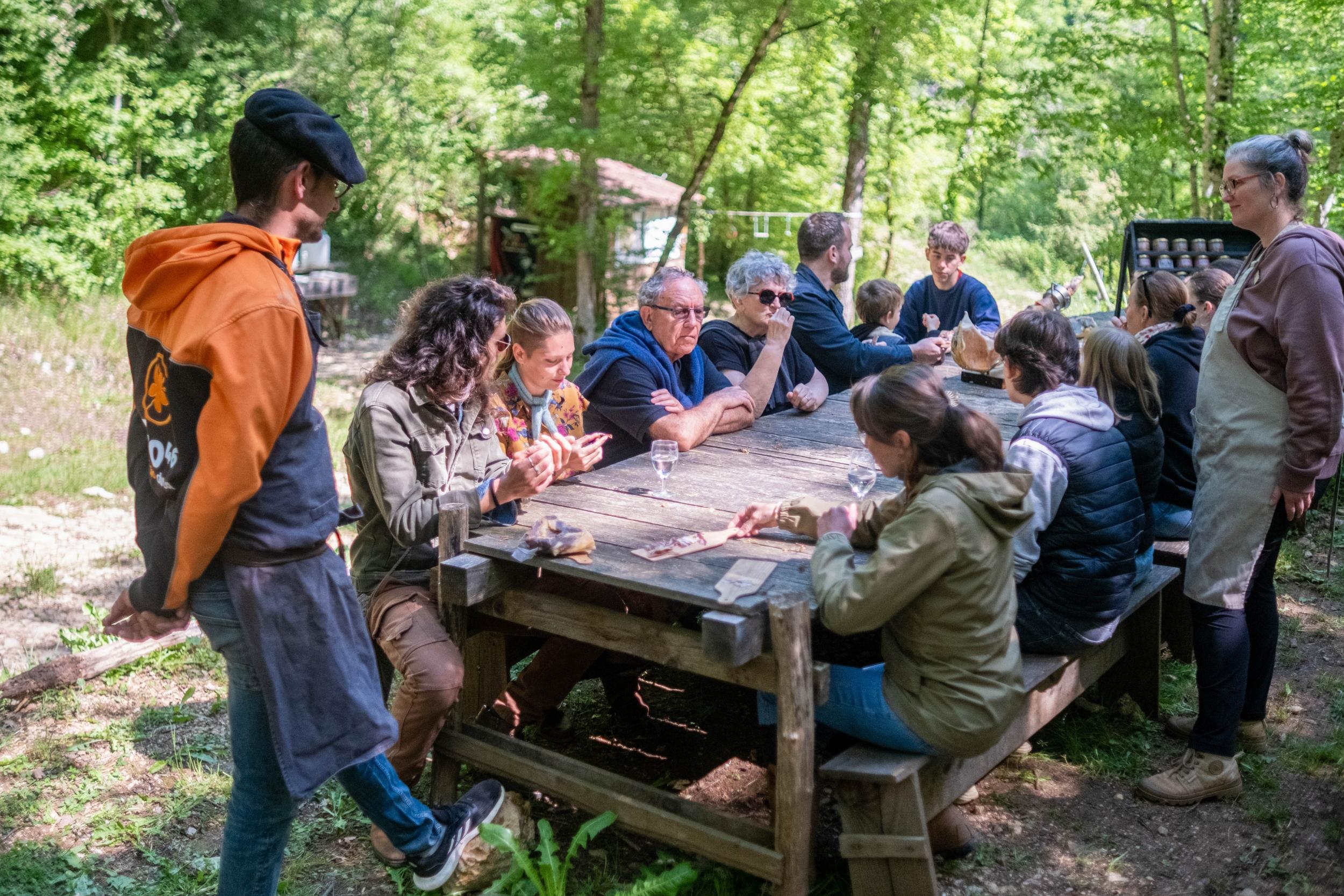 Wecandoo - Visitez une ferme de porc noir gascon et dégustez de la charcuterie avec Noellie et Eric - Image n°7