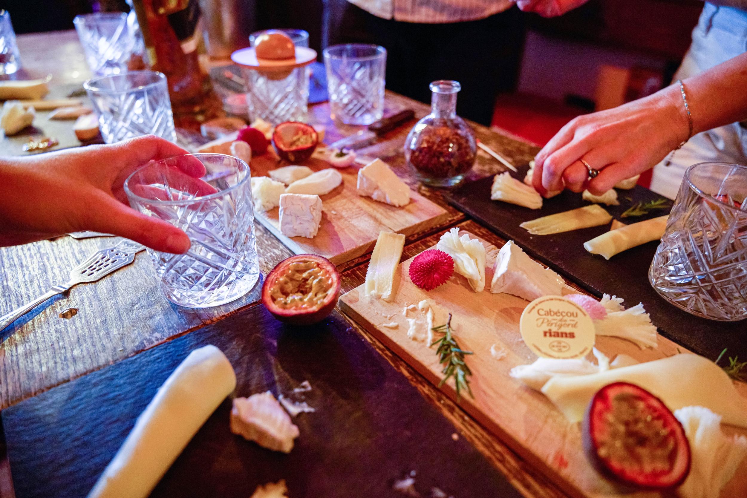 Initiez-vous aux accords fromages et spiritueux