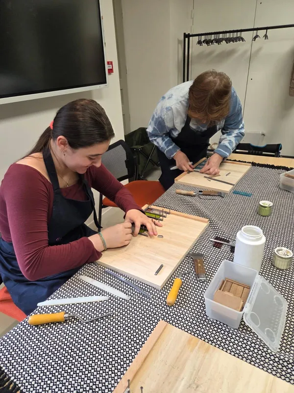 Réalisez votre photophore rond en vitrail traditionnel avec Stéphanie - Image n°3 - Wecandoo