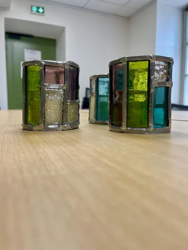 Réalisez votre photophore rond en vitrail traditionnel avec Stéphanie - Image n°5 - Wecandoo