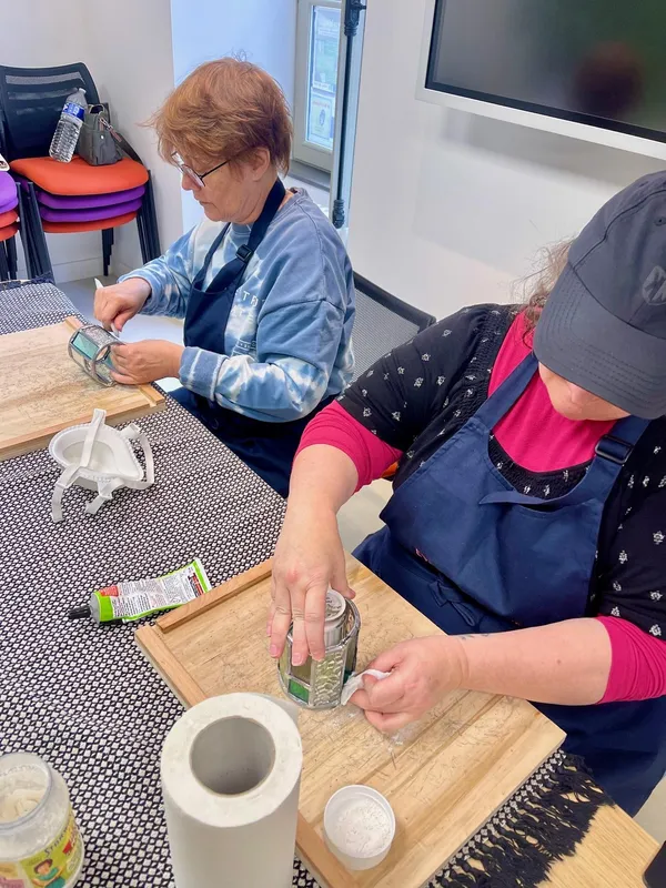 Réalisez votre photophore rond en vitrail traditionnel avec Stéphanie - Image n°2 - Wecandoo