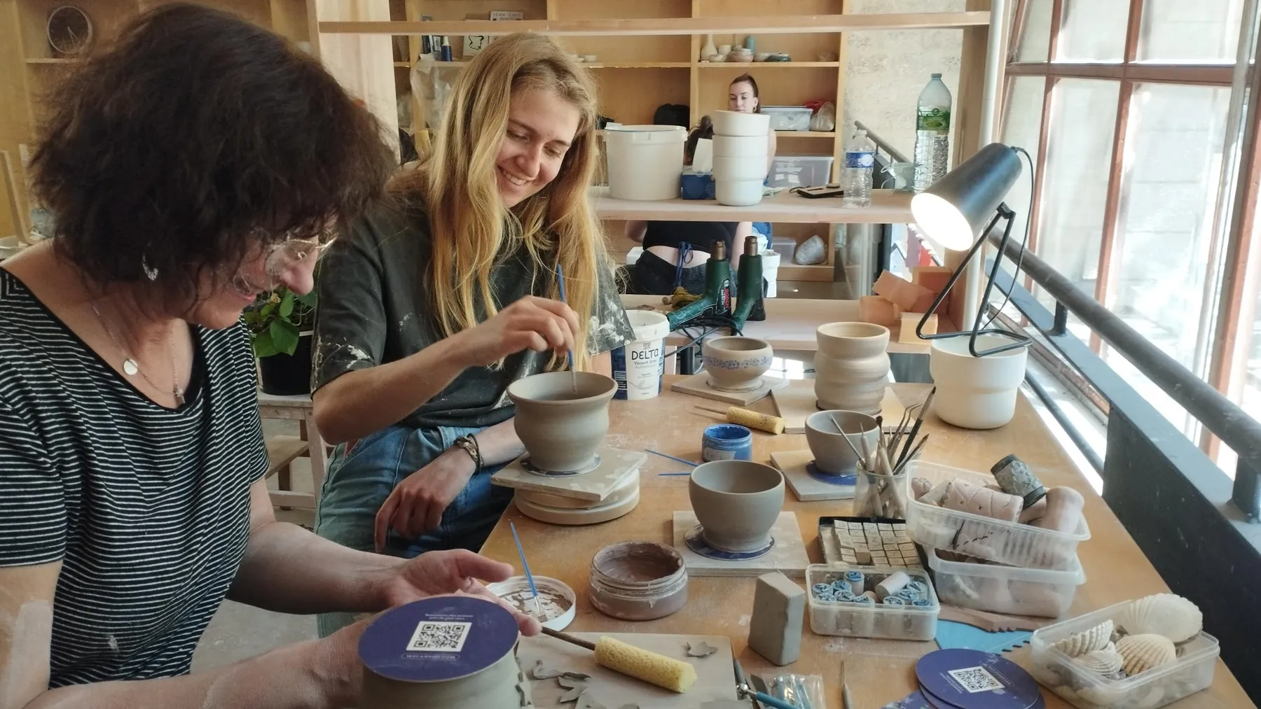 Initiez-vous au tour de potier et à la décoration sur céramique sur une journée - Image n°2 - Wecandoo