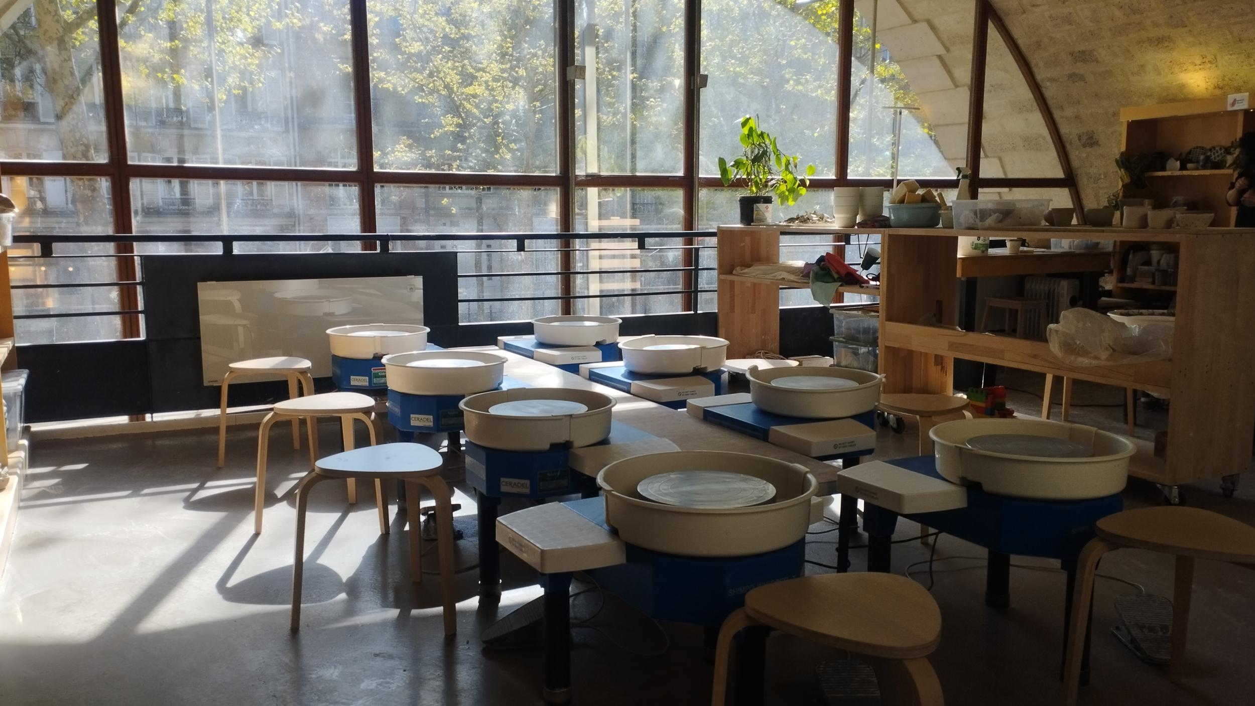 Wecandoo - Initiez-vous au tour de potier et à la décoration sur céramique sur une journée - Image n°2