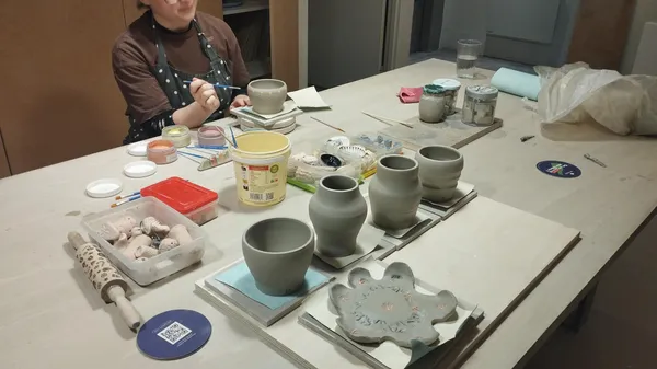 Initiez-vous au tour de potier et à la décoration sur céramique sur une journée - Image n°3 - Wecandoo