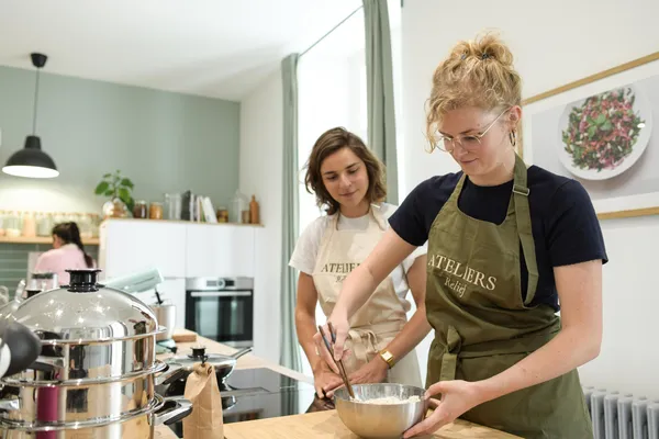 Initiez-vous à la pâtisserie en équipe avec Camille, Laure-Emmanuelle et Karell - Image n°3 - Wecandoo