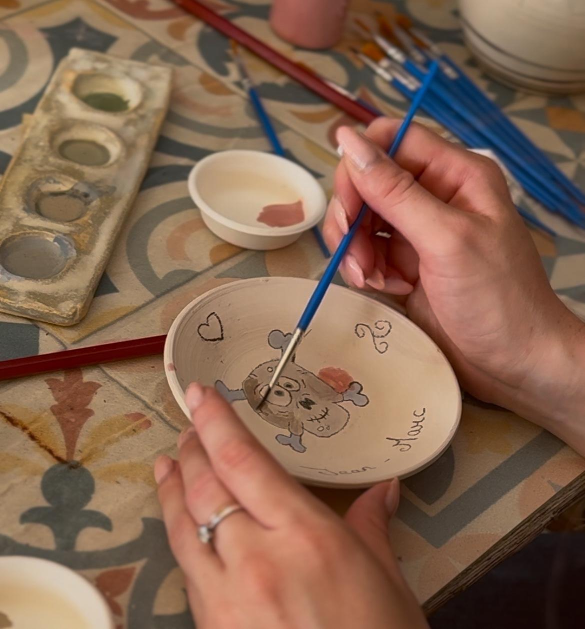 Wecandoo - Initiez-vous à la peinture sur céramique avec Gwen - Image n°4