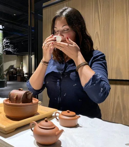 Ekaterina : Experte du Thé à Bordeaux
