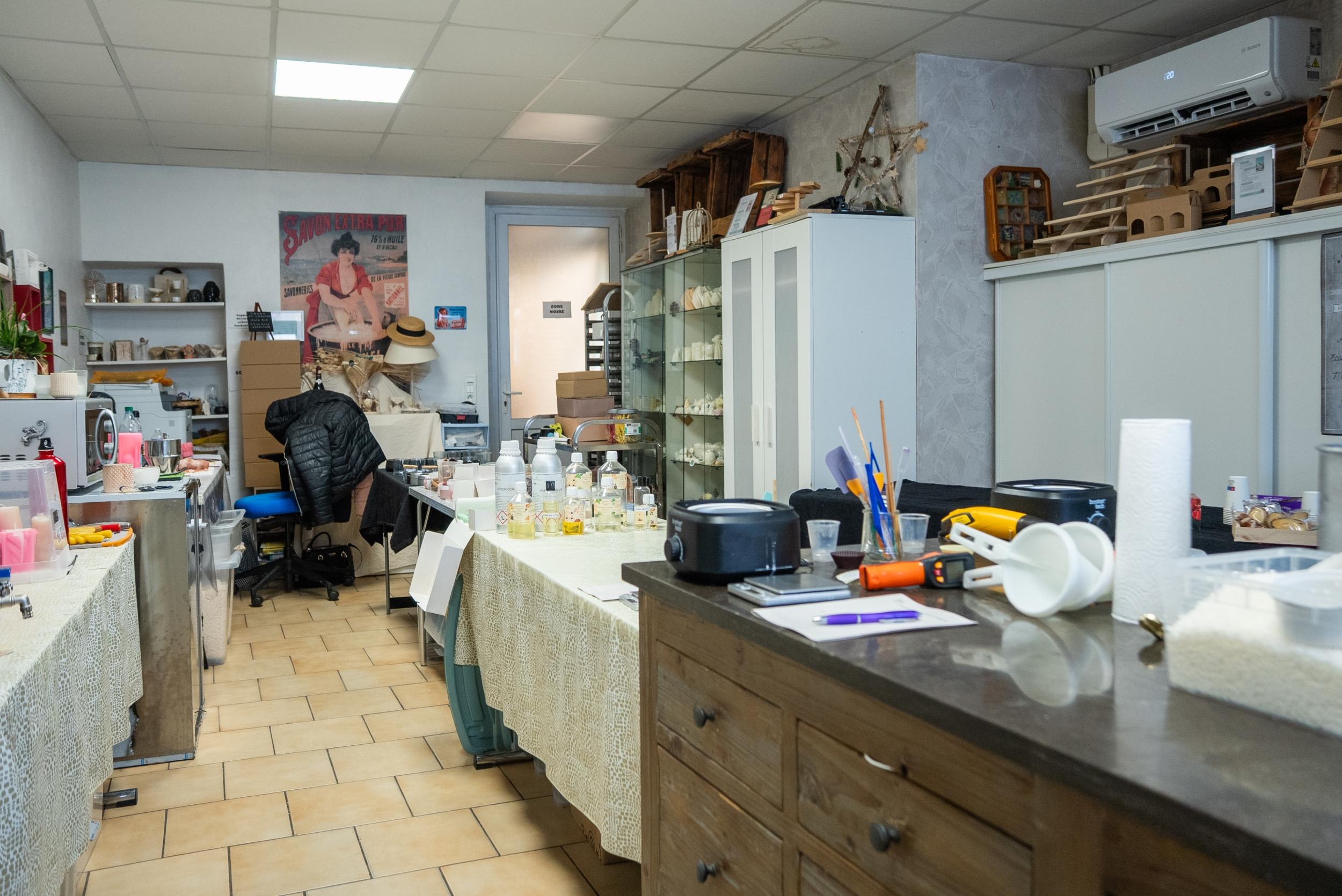 Wecandoo - Initiez-vous à la fabrication de bougies en profitant d'un apéritif avec Géraldine - Image n°9