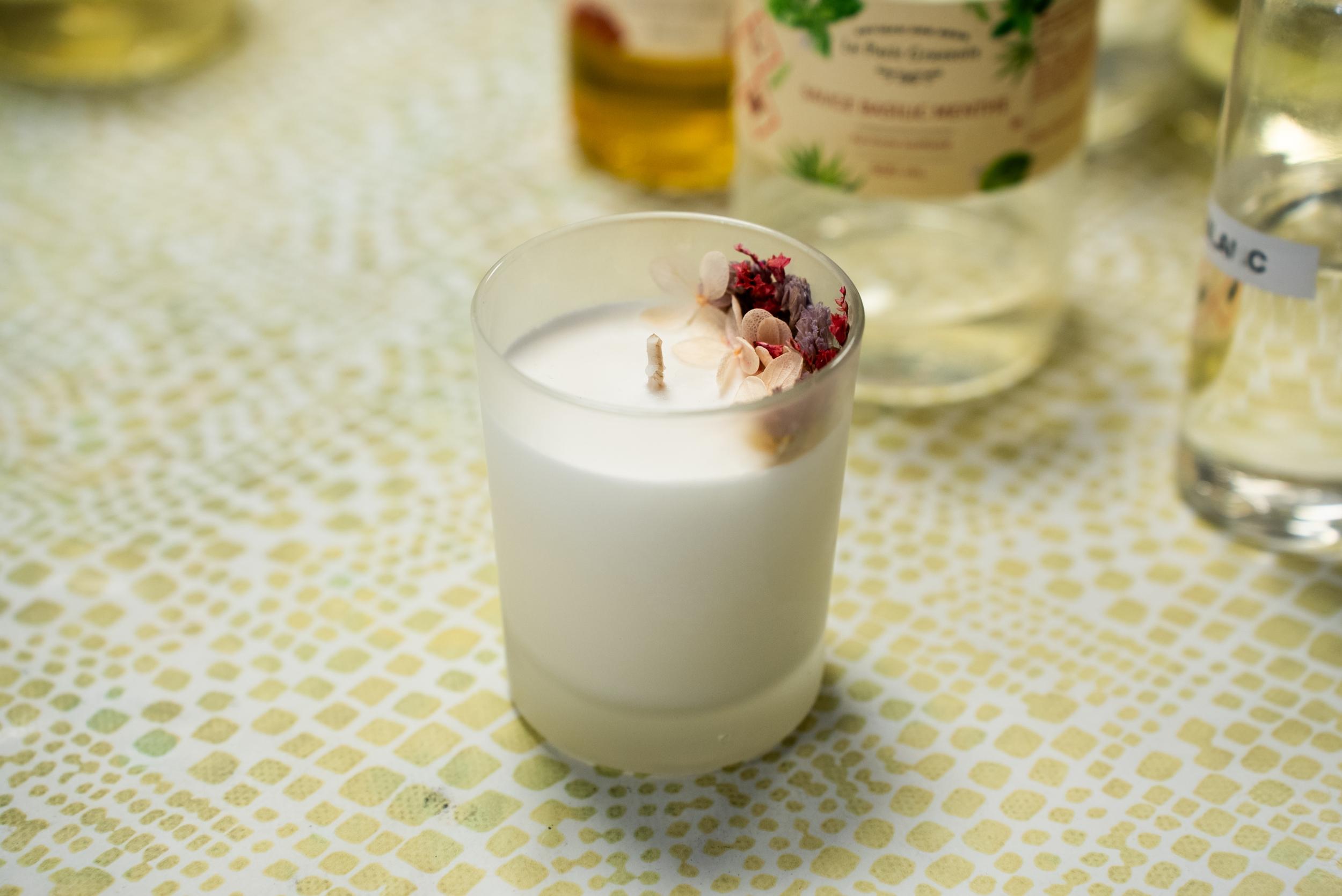 Wecandoo - Initiez-vous à la fabrication de bougies en profitant d'un apéritif avec Géraldine - Image n°3