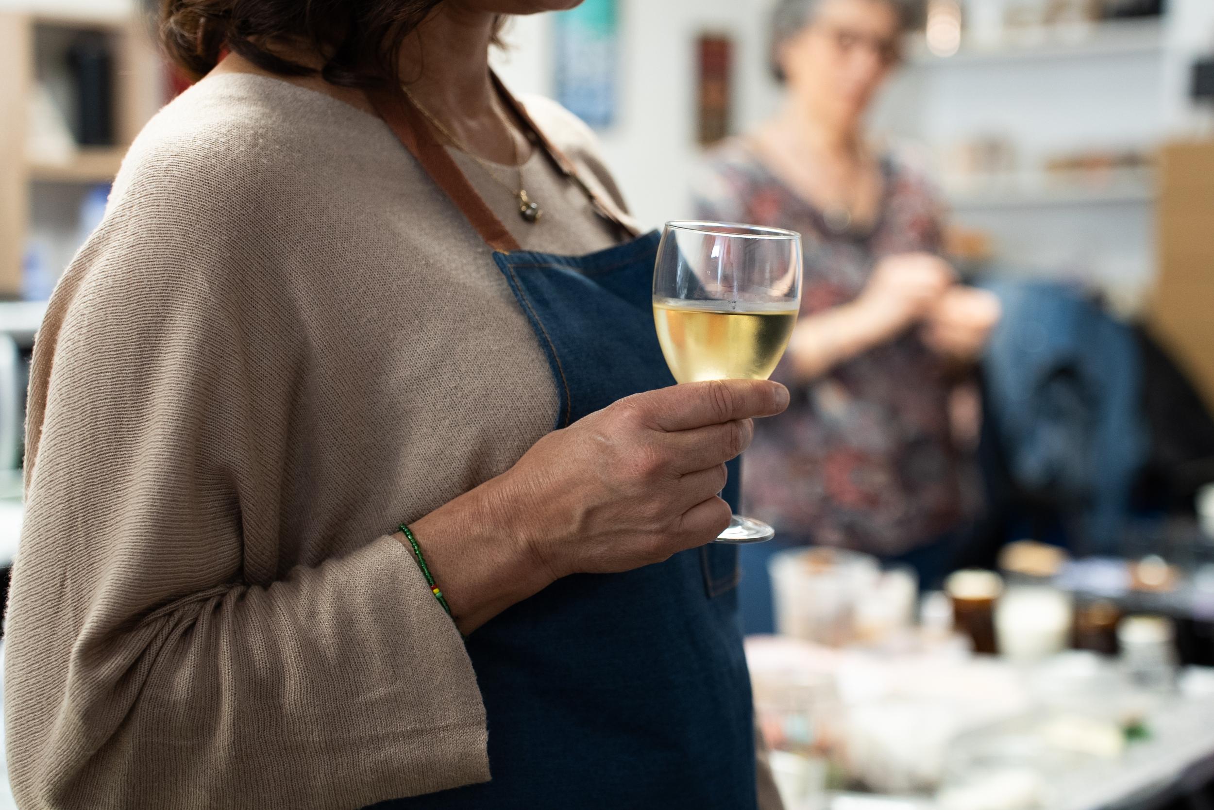 Wecandoo - Initiez-vous à la fabrication de bougies en profitant d'un apéritif avec Géraldine - Image n°1