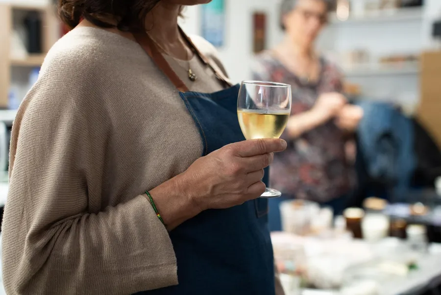 Apéritif créatif : Atelier bougie et dégustation de vin de Châteauneuf-du-Pape - Image n°1 - Wecandoo
