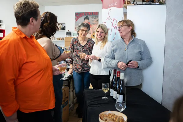 Apéritif créatif : Atelier bougie et dégustation de vin de Châteauneuf-du-Pape - Image n°5 - Wecandoo