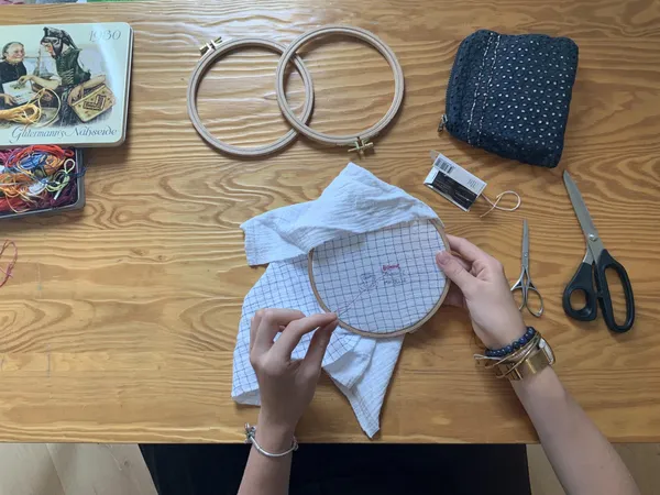 Apprenez à broder et personnaliser vos serviettes de table - Image n°2 - Wecandoo