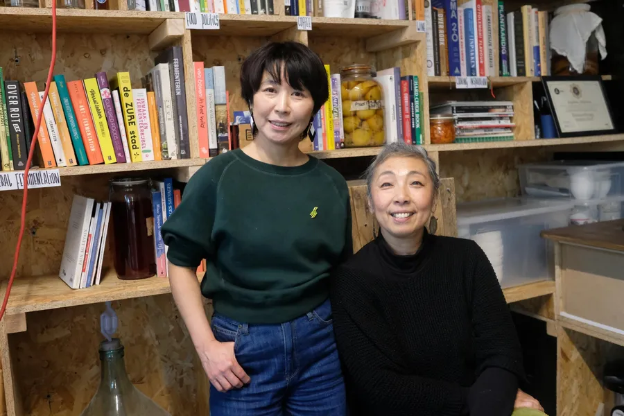 Miku et Sachiyo: Cuisinière in Bruxelles