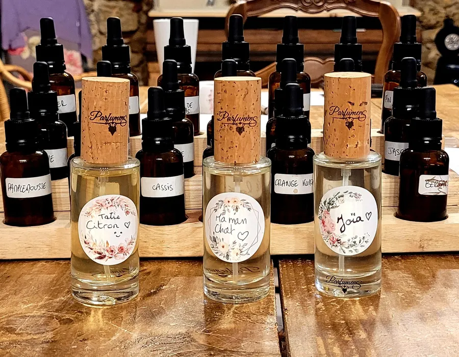 Créez votre parfum naturel avec Amandine - Image n°1 - Wecandoo