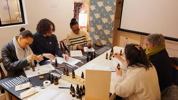 Créez votre parfum en duo avec votre enfant accompagnés par Amandine - Afbeelding nr. 3 - Wecandoo