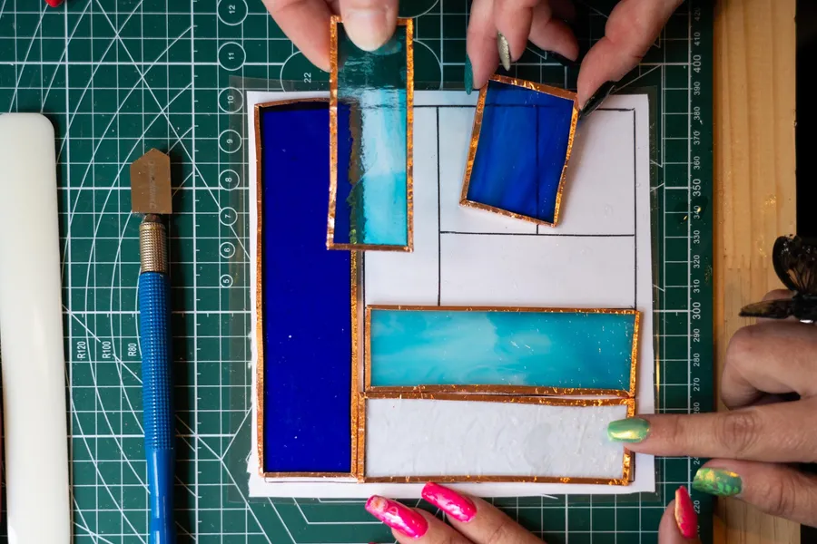 Initiez-vous au vitrail Tiffany avec Marie-Claude - Image n°1 - Wecandoo