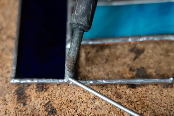 Initiez-vous au vitrail Tiffany avec Marie-Claude - Image n°3 - Wecandoo