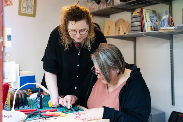 Initiez-vous au vitrail Tiffany avec Marie-Claude - Image n°5 - Wecandoo