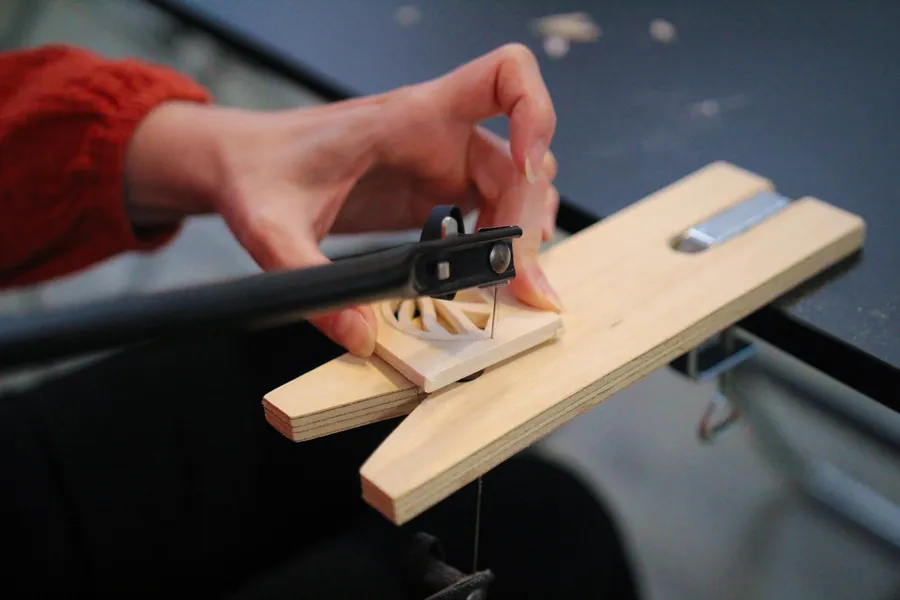 Réalisez vos boucles d'oreilles au chantournage à la scie manuelle avec Marie - Image n°1 - Wecandoo