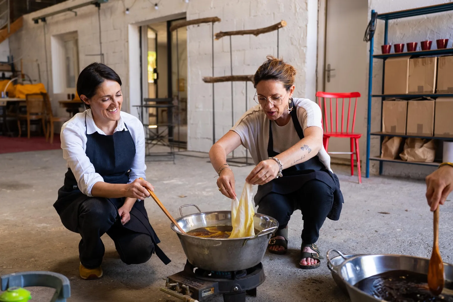 Découvrez la teinture végétale sur lin avec Adeline - Afbeelding nr. 2 - Wecandoo