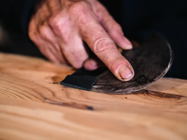 Initiez-vous à la maroquinerie avec Jean-Marc - Image n°2 - Wecandoo