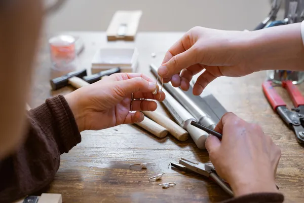 Réalisez vos boucles d'oreilles en perles avec Miho - Image n°2 - Wecandoo