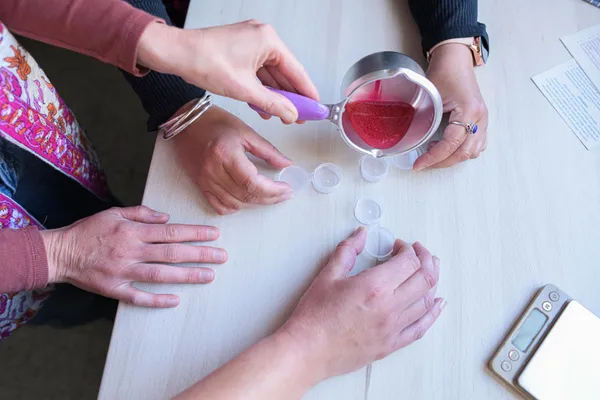 Fabriquez votre trio de soins pour le visage avec Claire - Image n°4 - Wecandoo