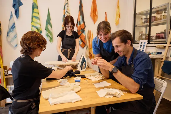 Créez votre  foulard en soie et teintures naturelles - Image n°5 - Wecandoo