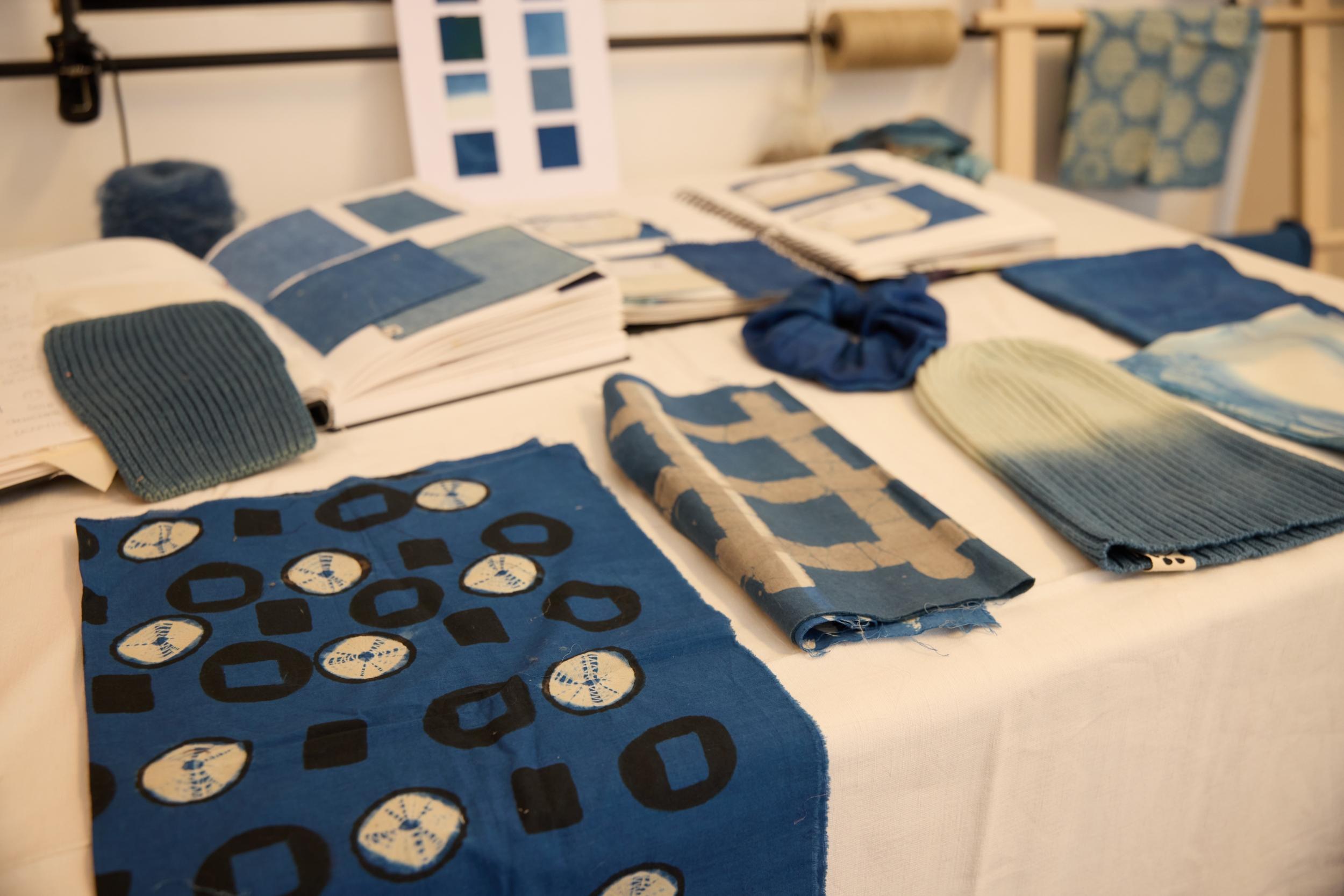 Wecandoo - Créez votre foulard en soie et indigo avec Cindy - Image n°2