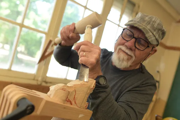 Initiez-vous à la sculpture sur bois avec Esther - Image n°3 - Wecandoo