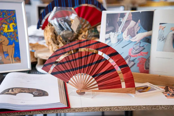 Montez et assemblez votre propre éventail avec Frederick - Image n°4 - Wecandoo