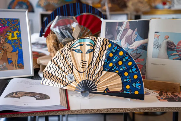 Personnalisez votre éventail avec Frederick - Image n°4 - Wecandoo