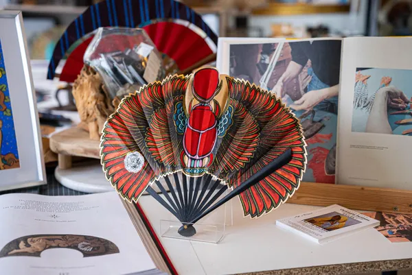 Réalisez et décorez votre éventail sur-mesure sur une journée avec Frederick - Image n°4 - Wecandoo