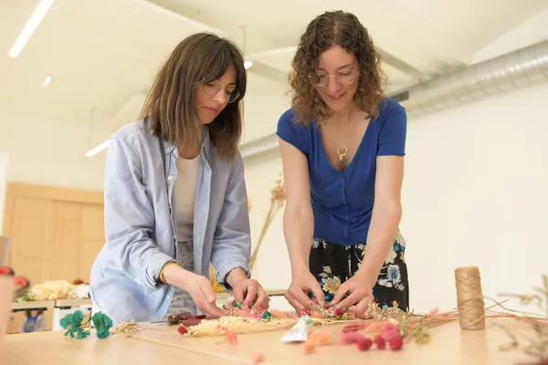 Réalisez votre couronne de fleurs séchées avec Mélanie - Image n°3 - Wecandoo
