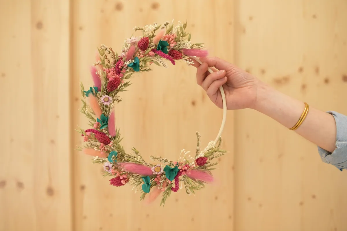 Réalisez votre couronne de fleurs séchées