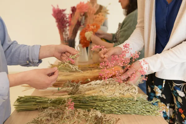 Réalisez votre bouquet de fleurs séchées avec Mélanie - Image n°2 - Wecandoo