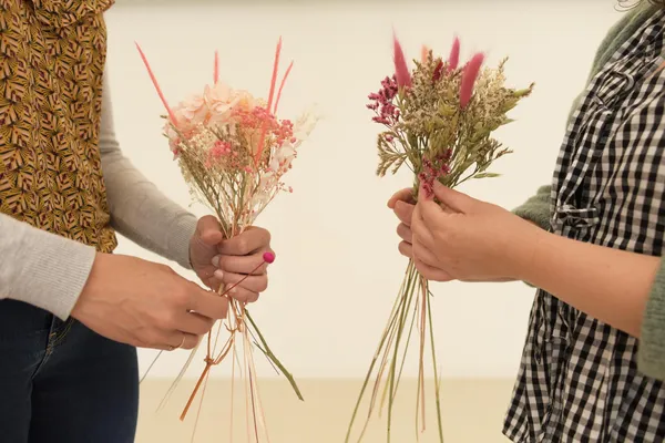 Réalisez votre bouquet de fleurs séchées avec Mélanie - Image n°4 - Wecandoo