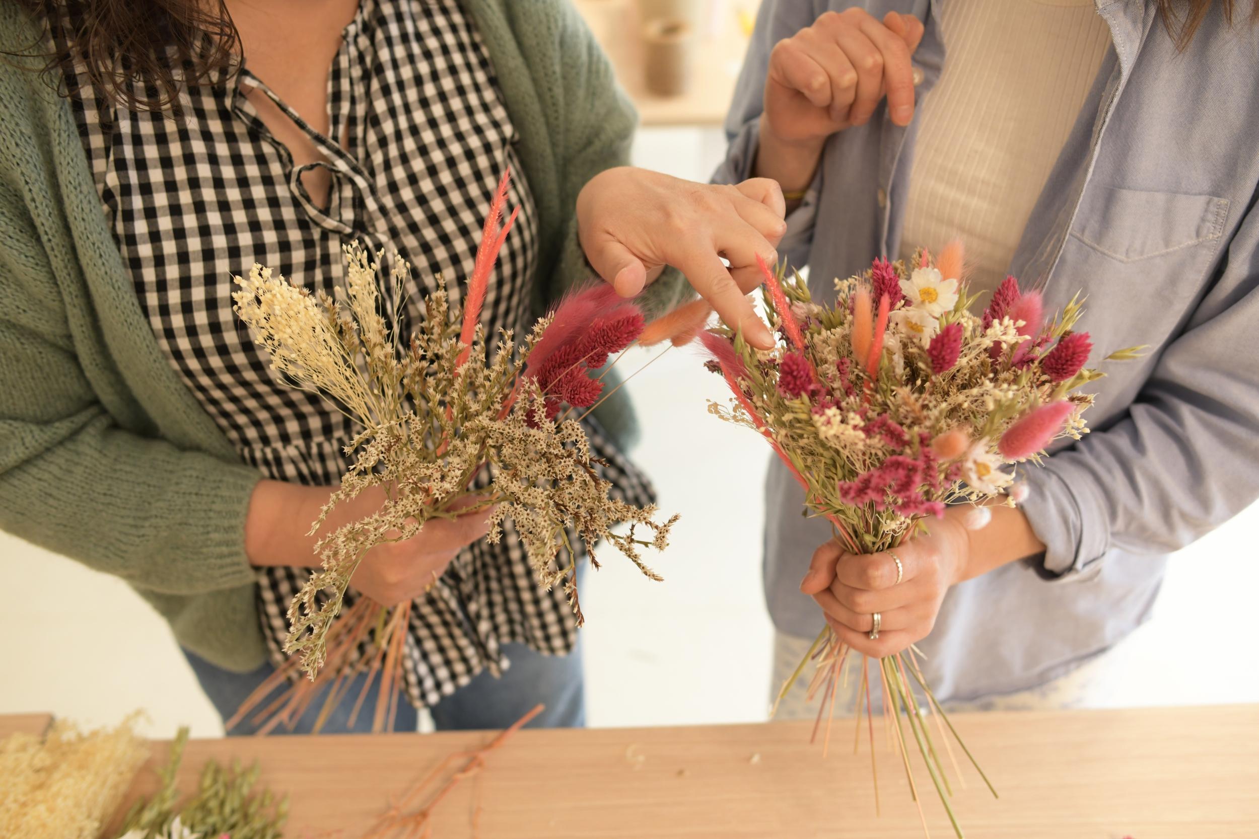 Réalisez votre bouquet de fleurs séchées avec Mélanie - Image n°7 - Wecandoo