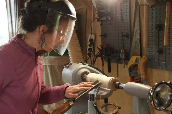 Initiez-vous au tournage sur bois le temps d'une journée dans une tiny house avec Claire - Image n°4 - Wecandoo