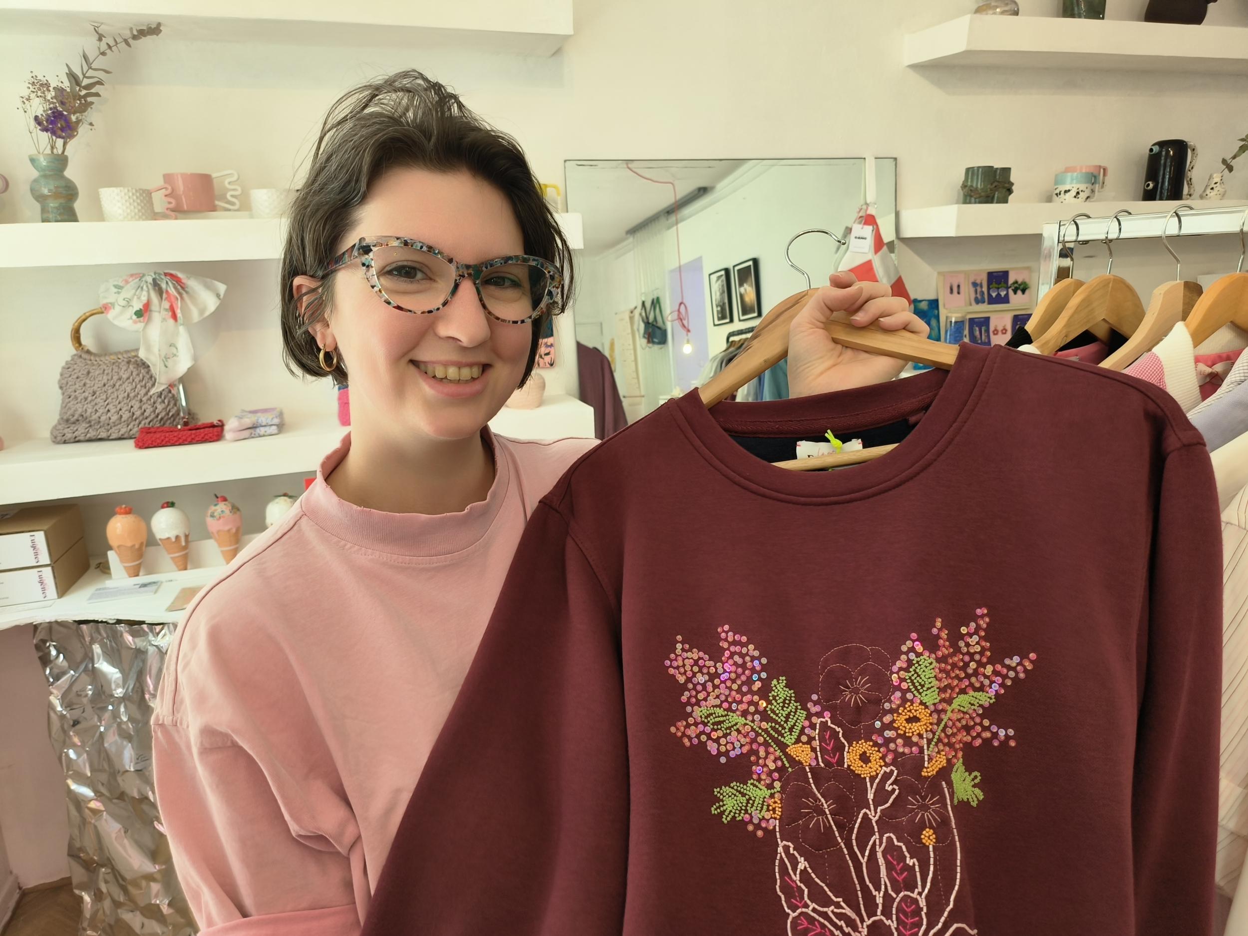 Wecandoo - Créez votre t-shirt orné de perles et paillettes avec Anne-Claire - Image n°10