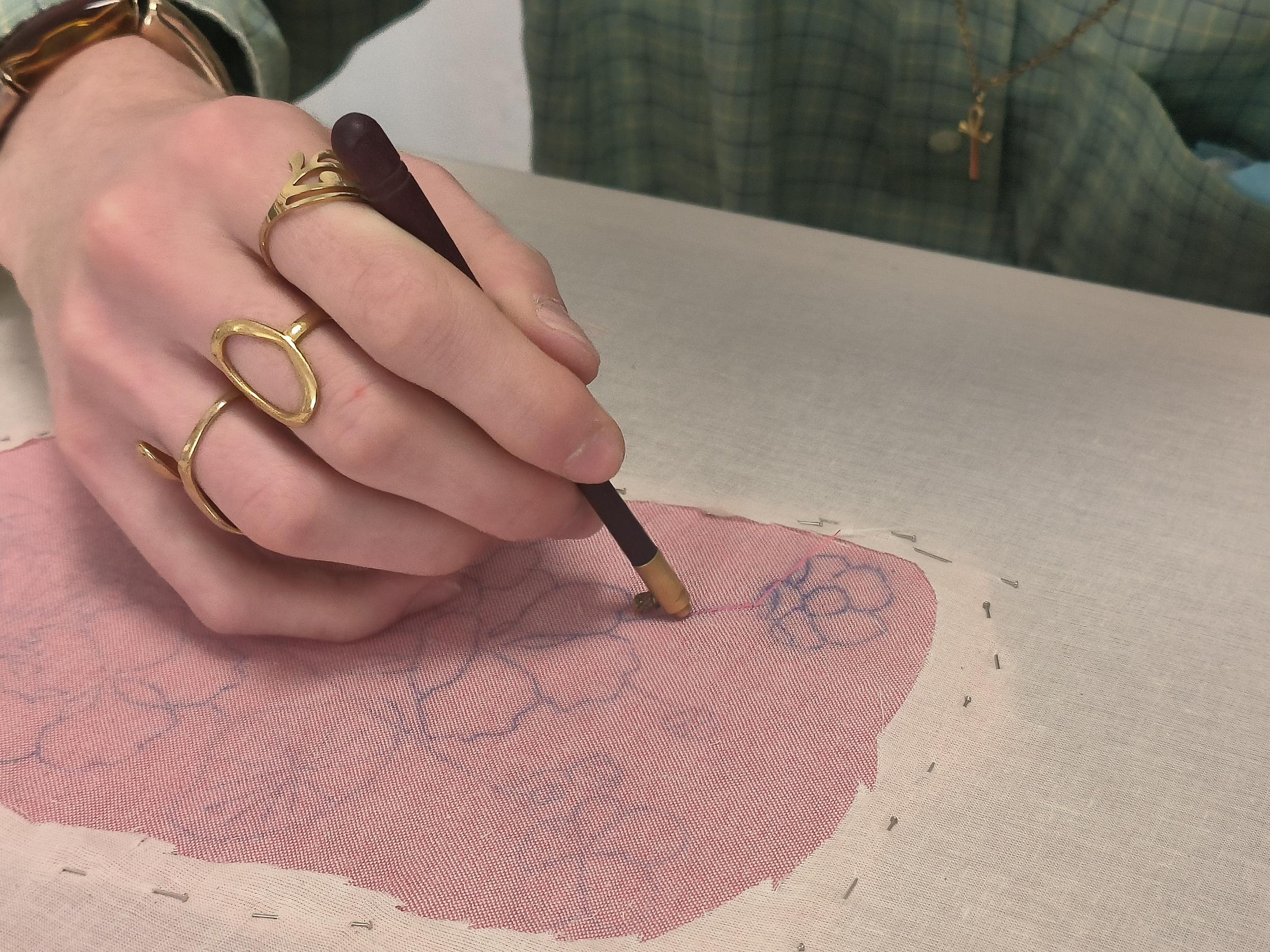 Wecandoo - Initiez-vous à la broderie haute couture avec Anne-Claire - Image n°9