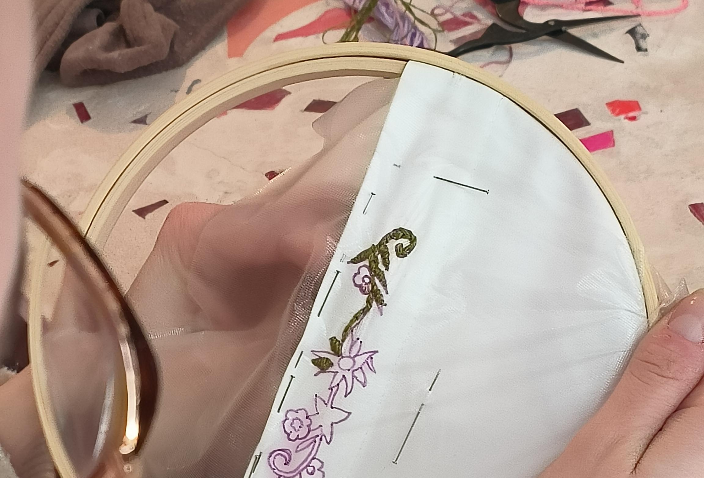 Wecandoo - Initiez-vous à la broderie haute couture avec Anne-Claire - Image n°2