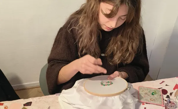 Wecandoo - Créez votre t-shirt orné de perles et paillettes