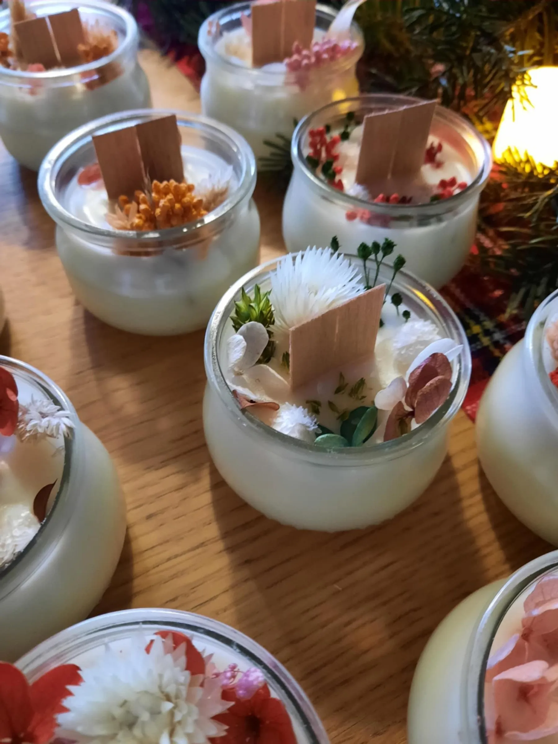 Fabriquez votre bougie parfumée et fleurie avec Hélène - Image n°1 - Wecandoo