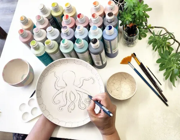 Initiez-vous à la peinture sur céramique avec Laura et son équipe - Image n°2 - Wecandoo