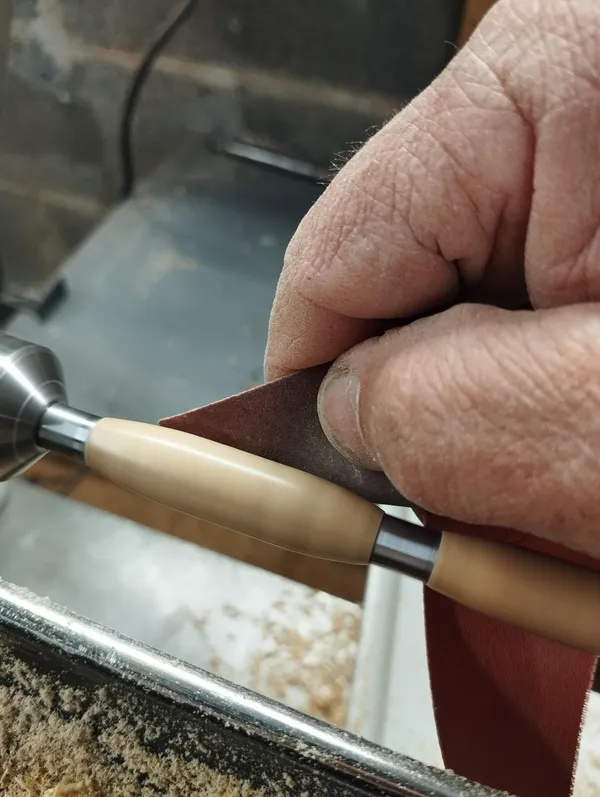 Tournez votre stylo en bois avec Jean-Pierre - Image n°2 - Wecandoo