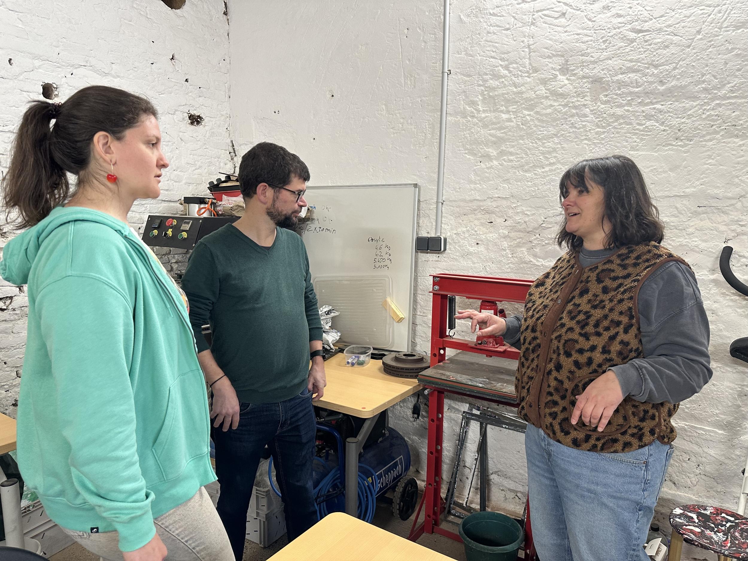 Sensibilisez votre équipe et fabriquez vos objets en plastique recyclé avec Marlène - Image n°9 - Wecandoo