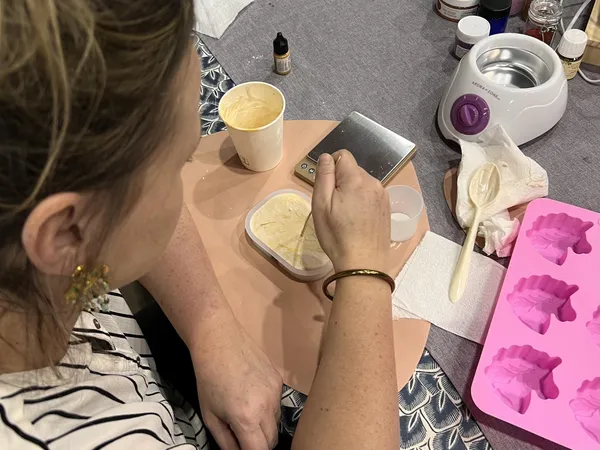 Réalisez votre savon et porte-savon en famille avec Elsa - Image n°1 - Wecandoo